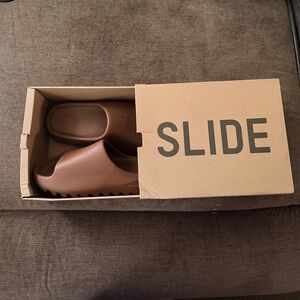 Brown Yeezy Slides Brown 9 Men/10.5Women
